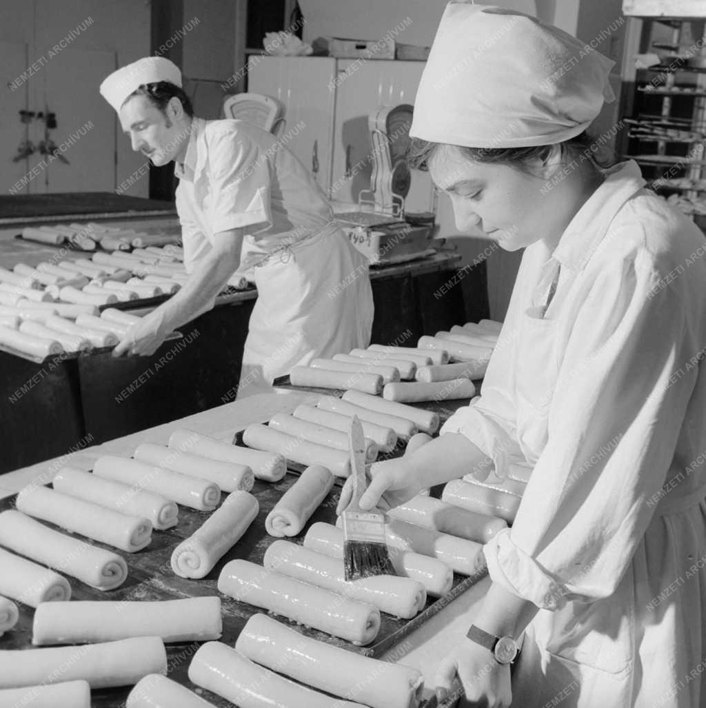 Élelmiszeripar - Pest-Budai Üzemi Vendéglátó Vállalat