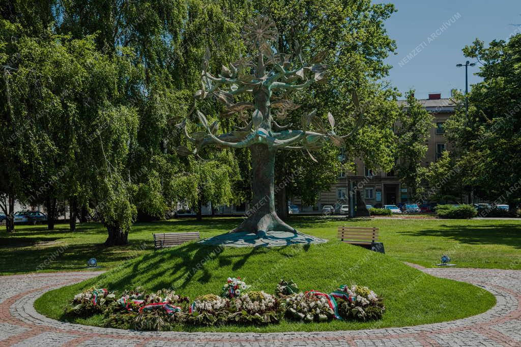 Városkép - Nyíregyháza - Nemzeti Összetartozás Emlékműve