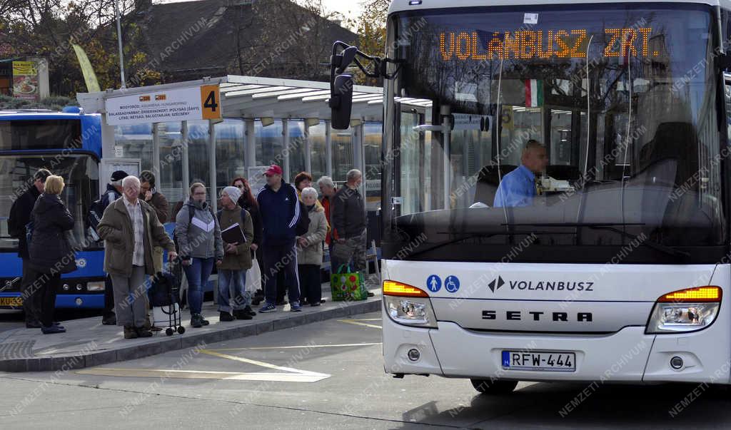 Közlekedés - Budapest - Az újpesti Volánbusz végállomása