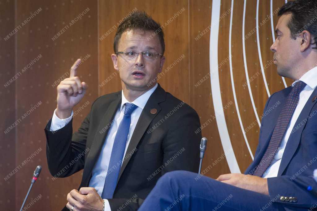 Illegális bevándorlás – Szijjártó Péter a Bledi Stratégiai Fórumon
