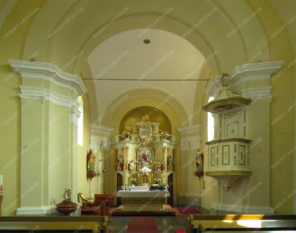 Bernecebaráti - Templombelső