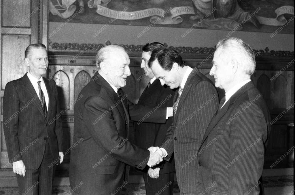 Eskütétel a Parlamentben