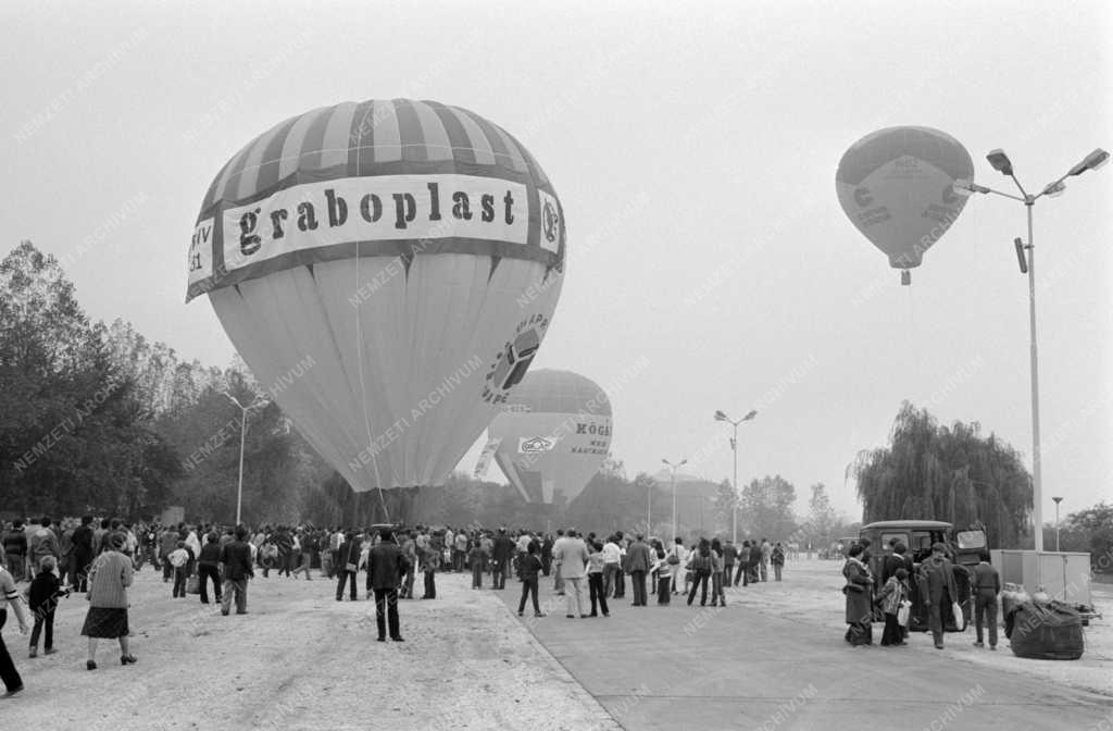 Kereskedelem - Technika - Hőlégballonok az őszi BNV-n