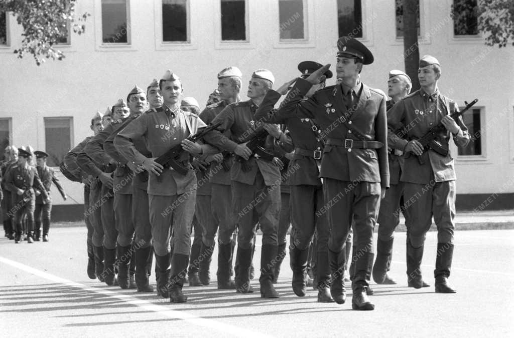 Katonai kérdés - Sajtólátogatás a kecskeméti szovjet laktanyában