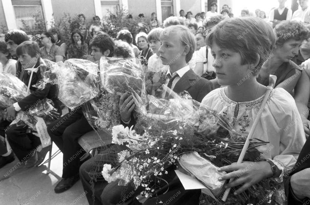 Oktatás - Tanyasi ballagás