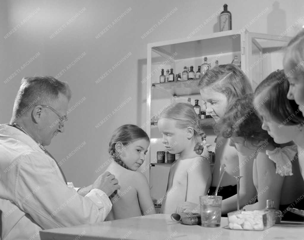 Életkép - Gyermeküdülő Parádsasváron