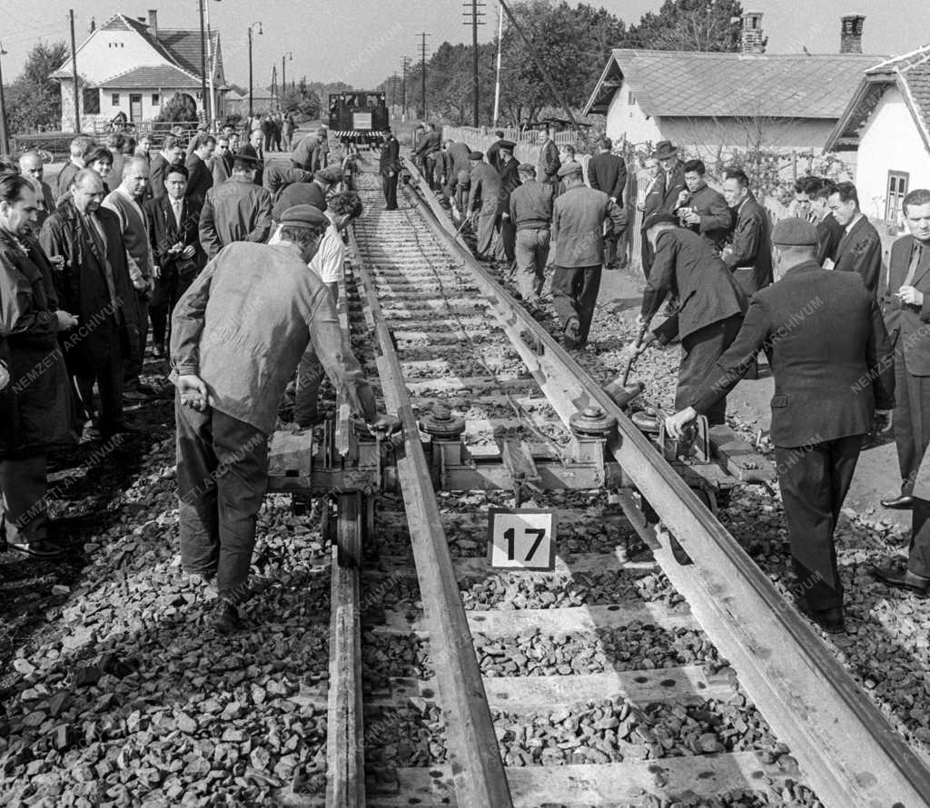 Közlekedés - Külkapcsolat - OSzZsD képviselői magyarországi vasútépítési bemutatón