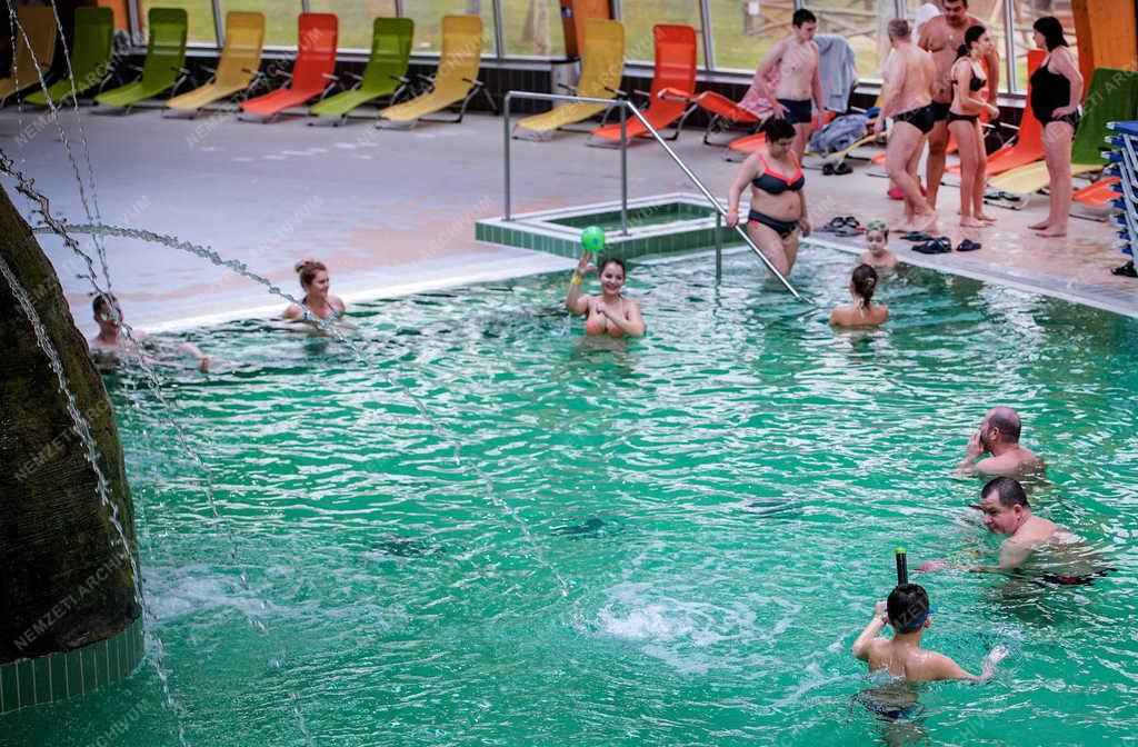 Szabadidő - Hajdúszoboszló - Téli fürdőzés