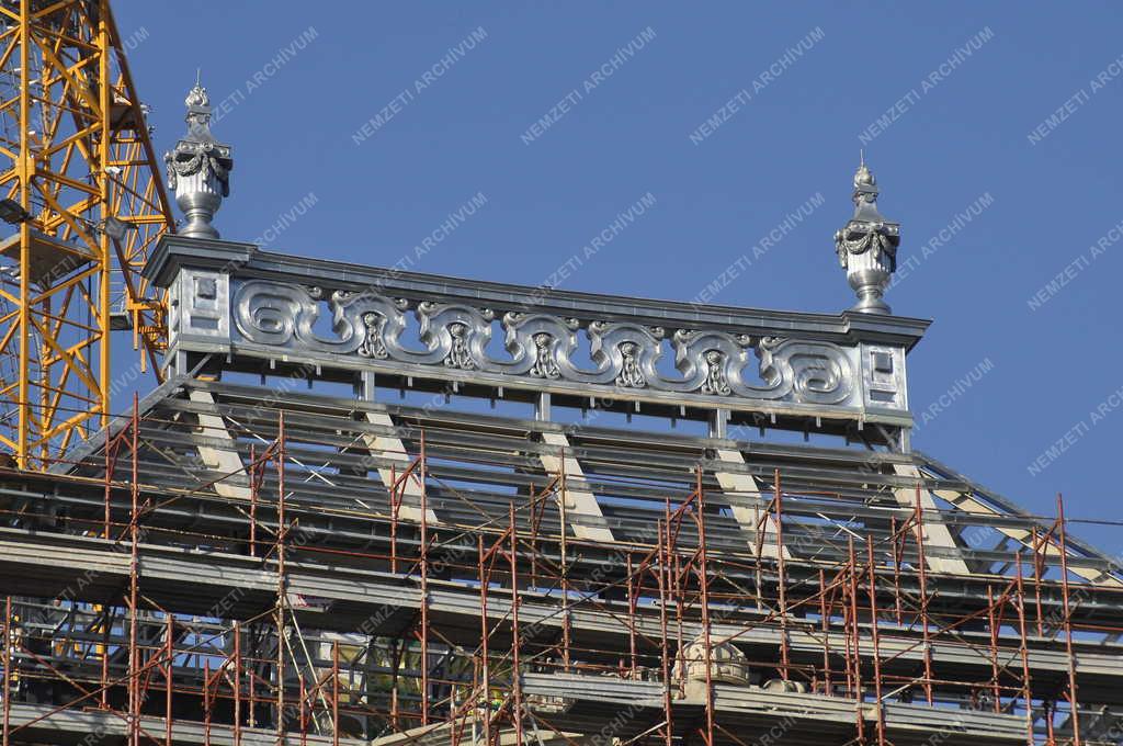 Műemlékvédelem - Budapest - Megújul az Adria -palota