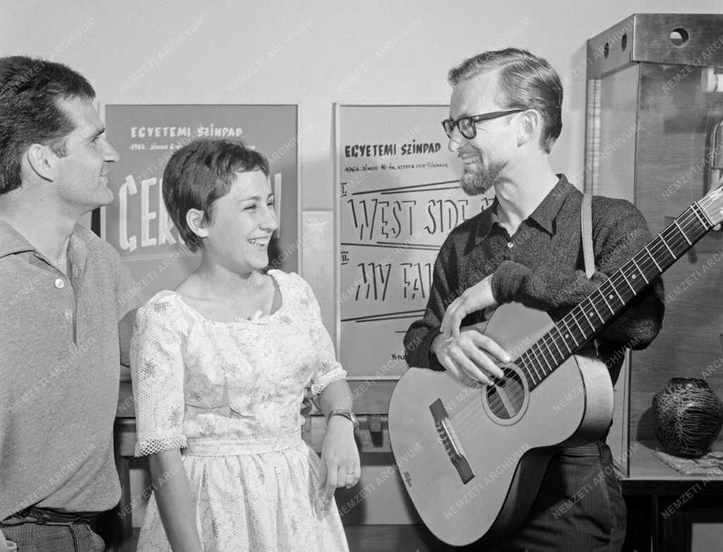 Művészet - Richard W. Tompkins Budapesten