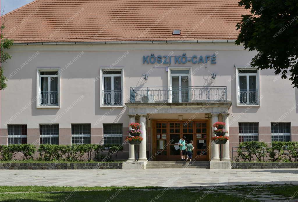 Budapest - Épületfotó - KÖSZI