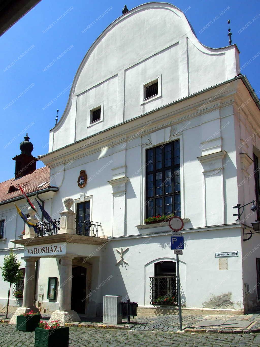 Középület - Szentendre - A Városháza