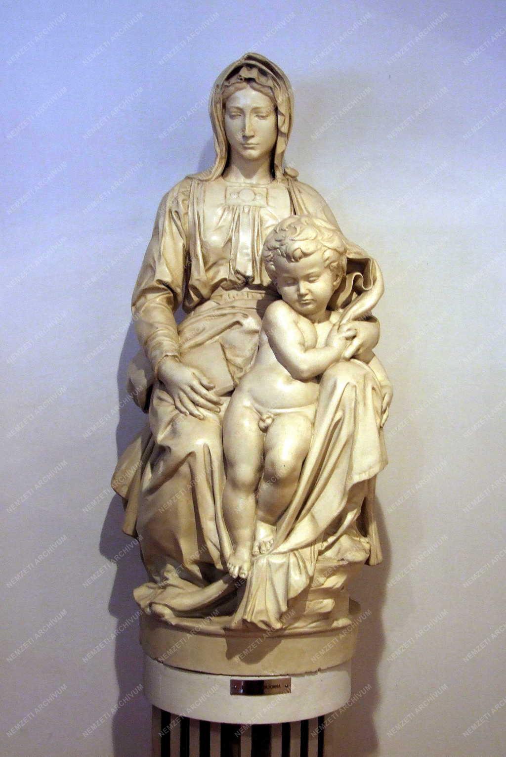 Műalkotás - Kecskemét - Michelangelo szobrának gipszmásolata