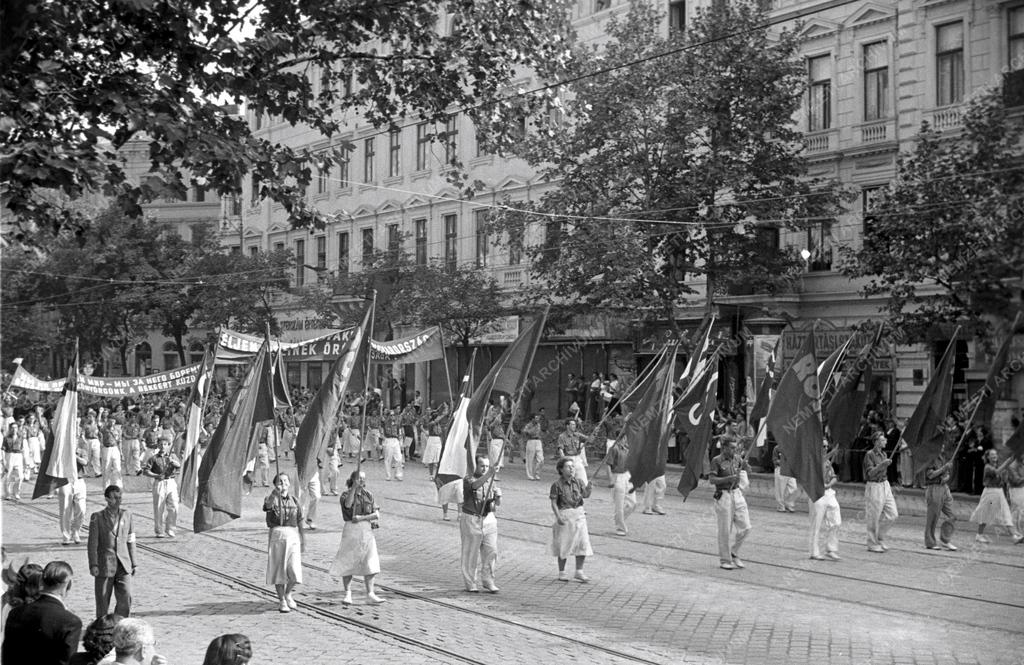 Külkapcsolat - Életkép - Világifjúsági Találkozó 