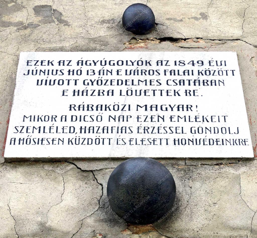 Történelmi emlék - Csorna - Az ágyúgolyós ház