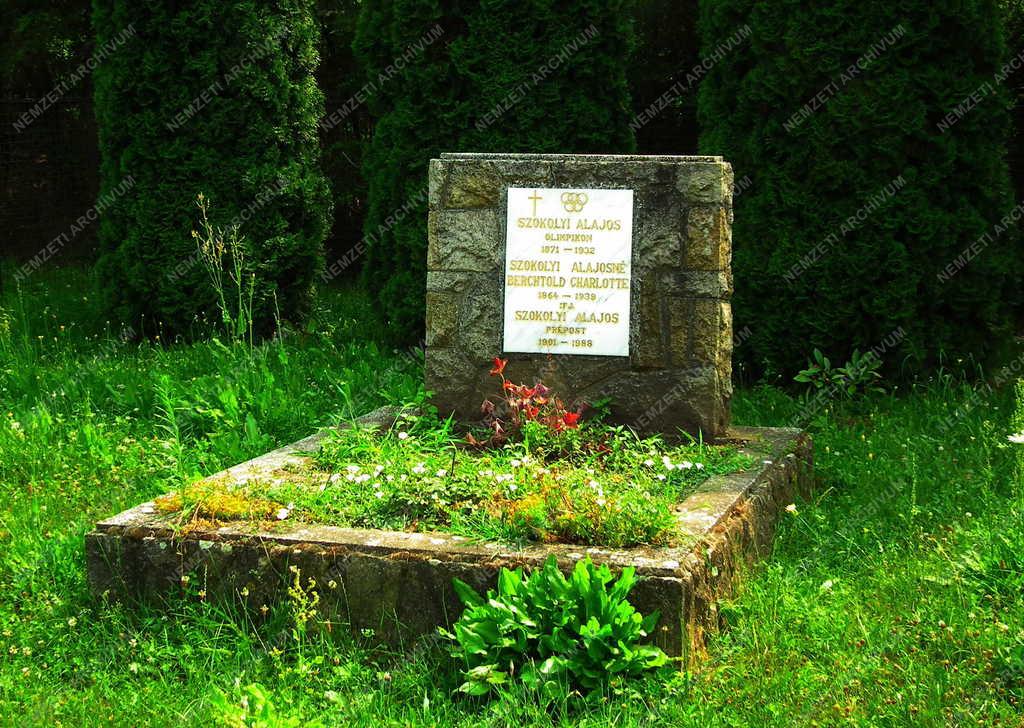 Táj, város - Bernecebaráti - Síremlék