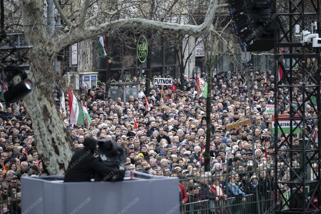 Március 15. - Állami díszünnepség a Múzeumkertben