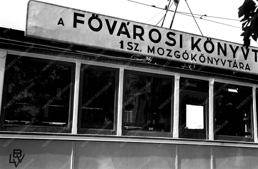 Városkép - Kultúra - Közlekedés - Fővárosi mozgókönyvtár