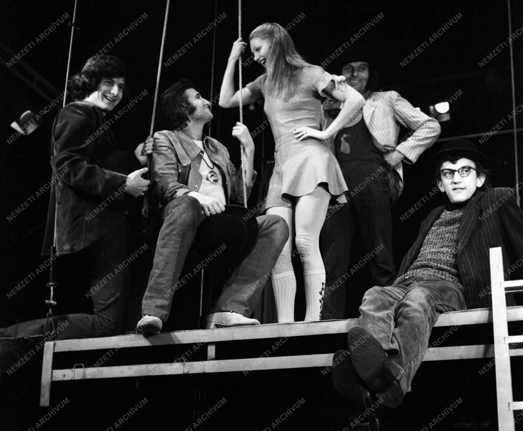 Kultúra - Színház - George Ciprian: Gácsérfej