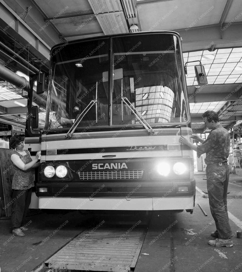 Közlekedés – Hazai fejlesztésű Ikarus 664