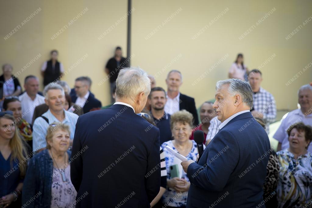 Voks 24 - Orbán Viktor Kaposváron folytatta vidéki kampánykörútját