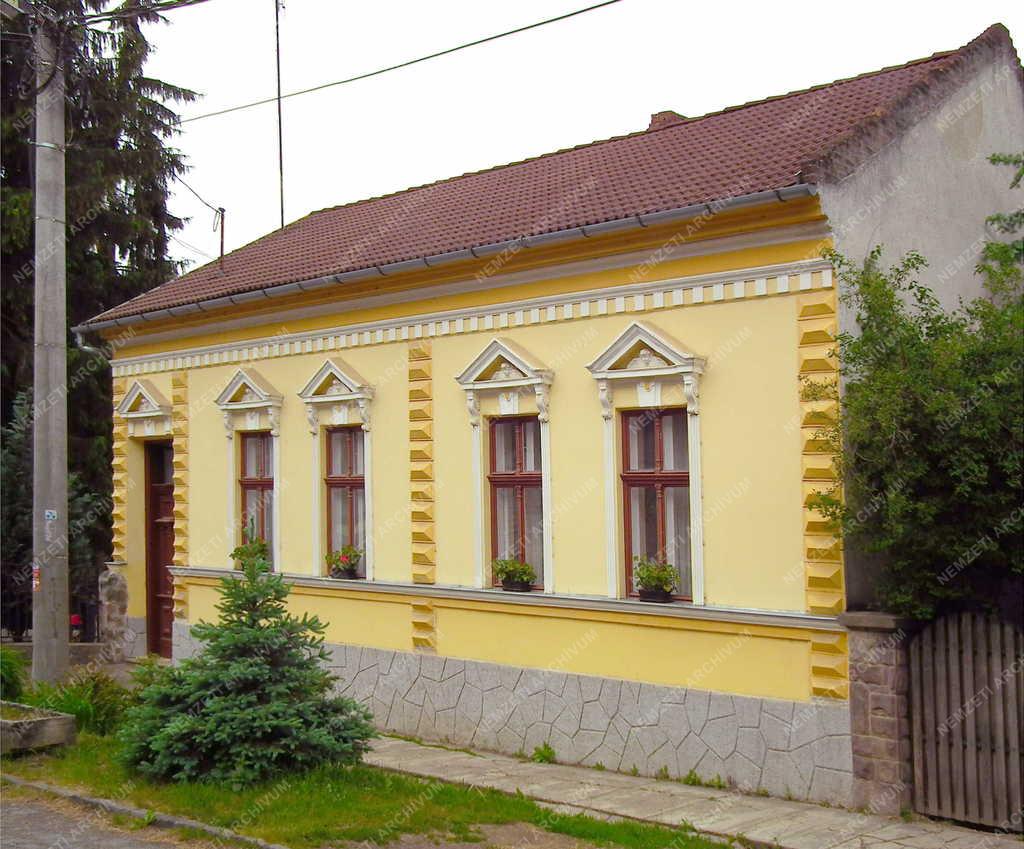 Épület - Zebegény - Lakóépület