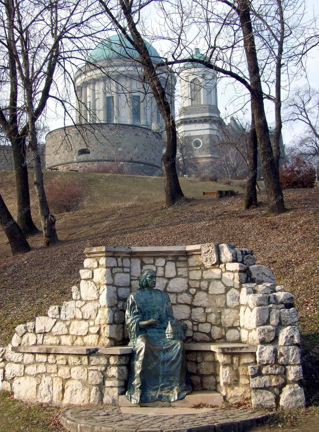 Városkép - Esztergom - Vitéz János szobra