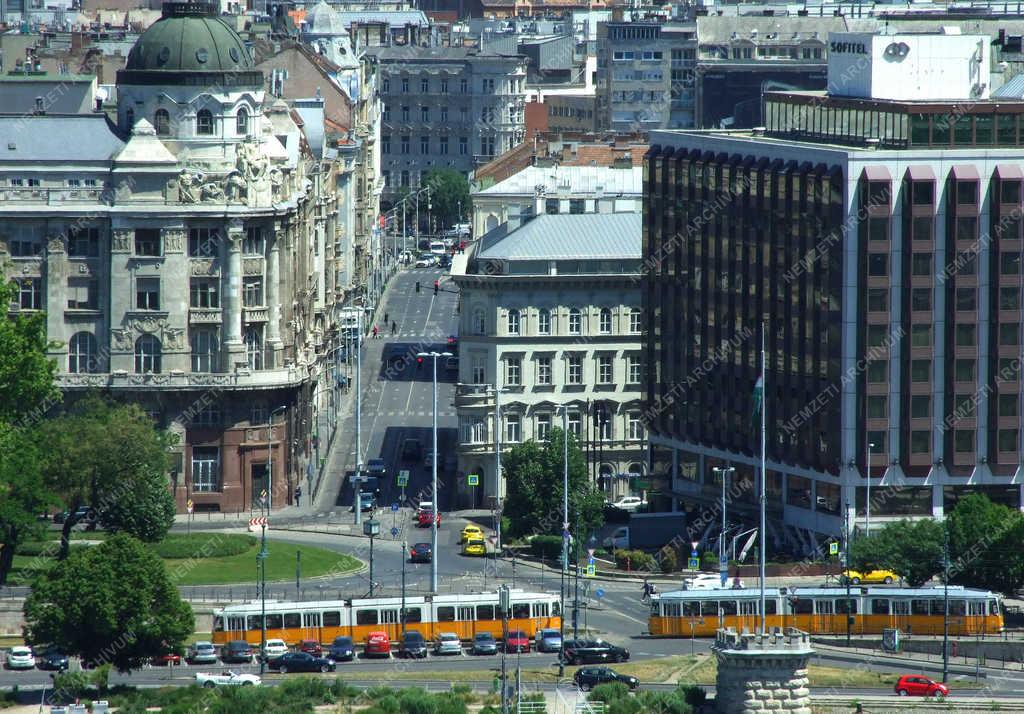 Városkép - Budapest - Csekély járműforgalom a belvárosban