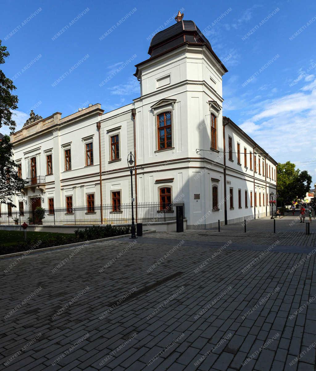 Egyházi  épület - Eger - Érseki Palota