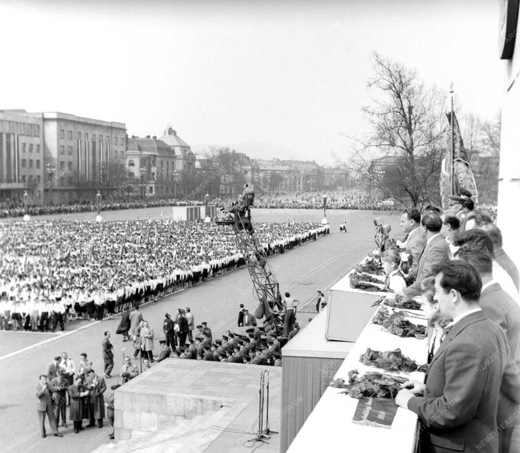 Ifjúsági szervezet - Úttörő seregszemle a Dózsa György úton