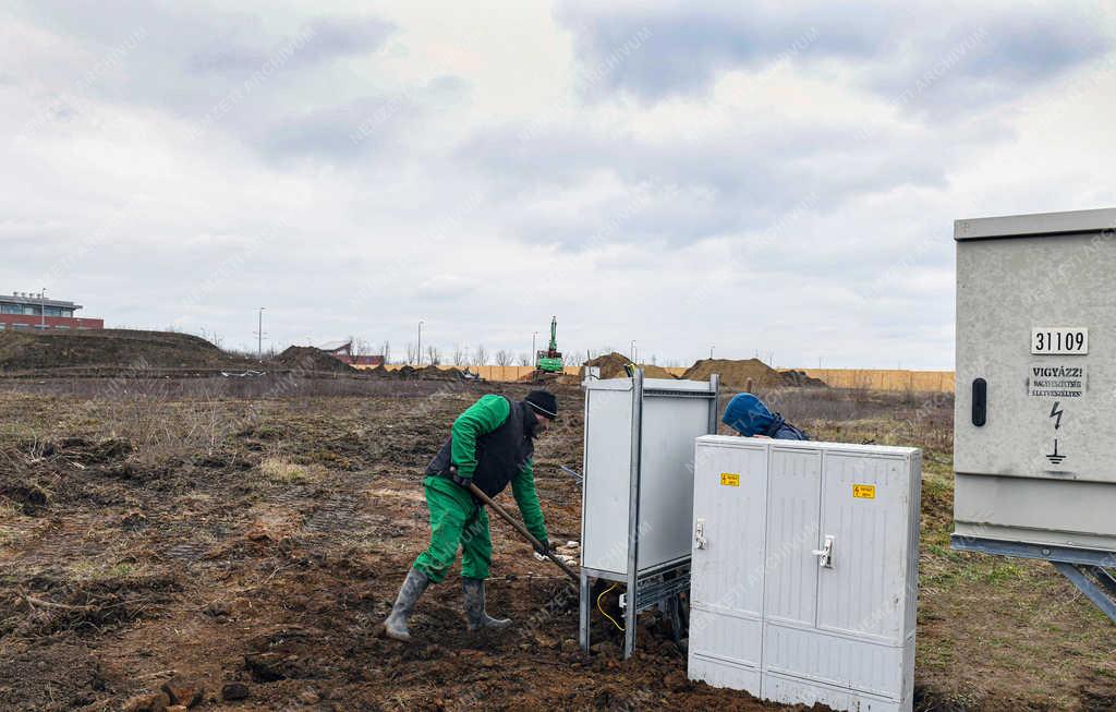 Építőipar - Debrecen - Innovációs Központ épül 