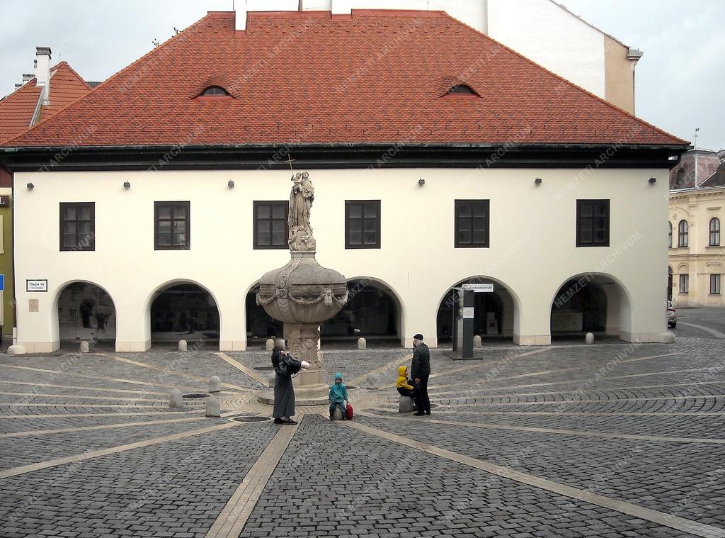 Városkép - Sopron - Lábasház az Orsolya téren