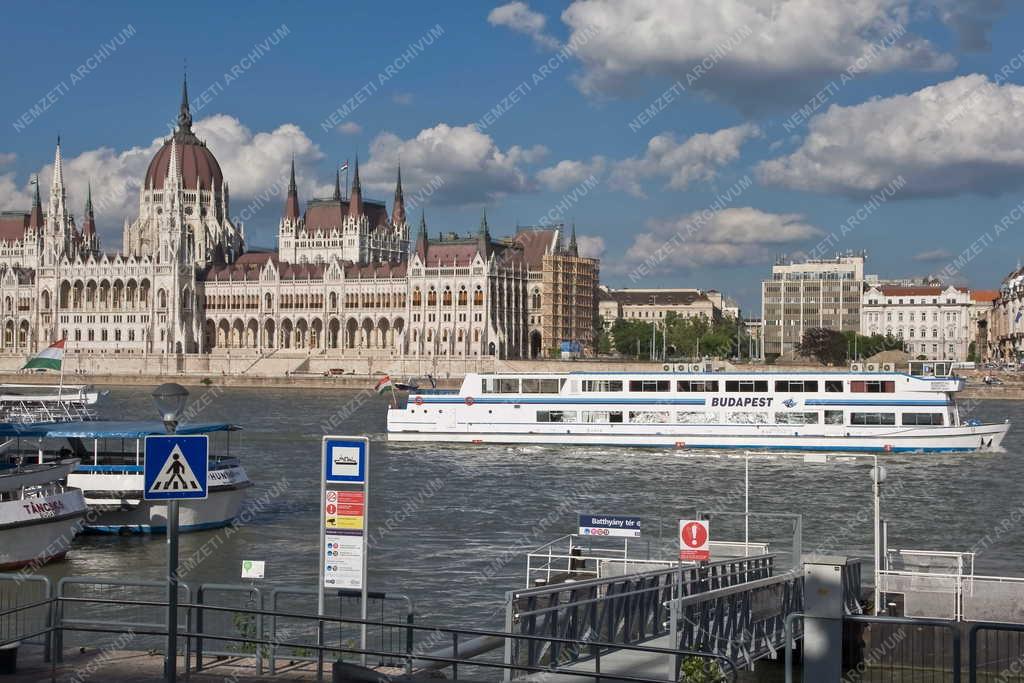 Budapest - Vízi közlekedés - Batthyány tér