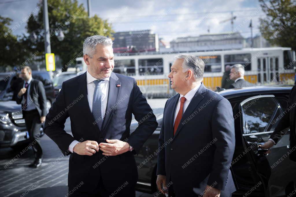 Magyar-osztrák-szerb csúcstalálkozó Budapesten