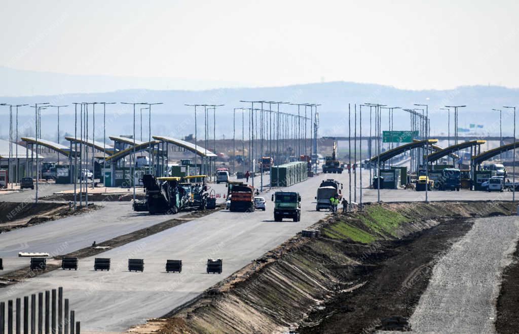 Közlekedés - Nagykereki - A határig ér az M35-ös autópálya