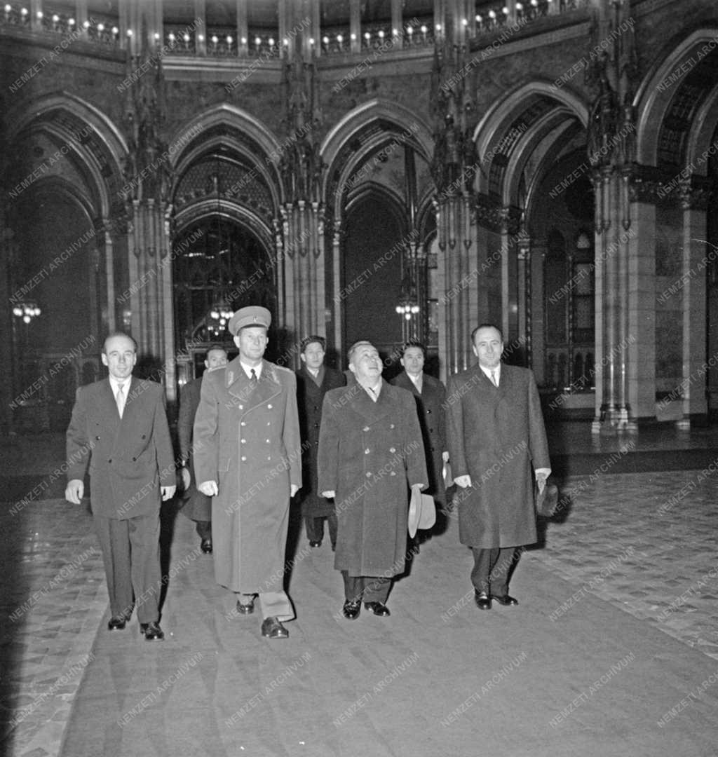 Diplomácia - Átadta megbízólevelét az új koreai nagykövet