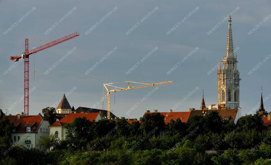 Városkép - Budapest - Épületek felújítása a Budai Várban