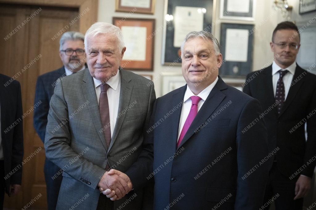 Csehország két korábbi államfőjével is találkozott Orbán Viktor Prágában