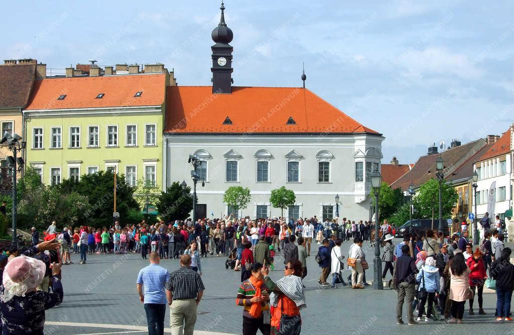 Városkép - Budapest - Turisták a budai Várban