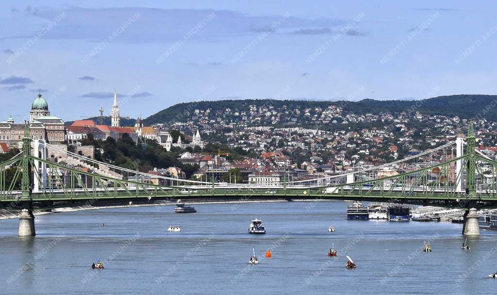 Szabadidő - Budapest - Első budapesti Duna-átúszás