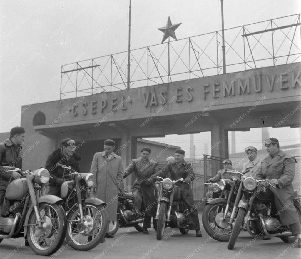 Ipar - Csepel Vas- és Fémművek Motorkerékpárgyár - Pannónia szocialista brigád