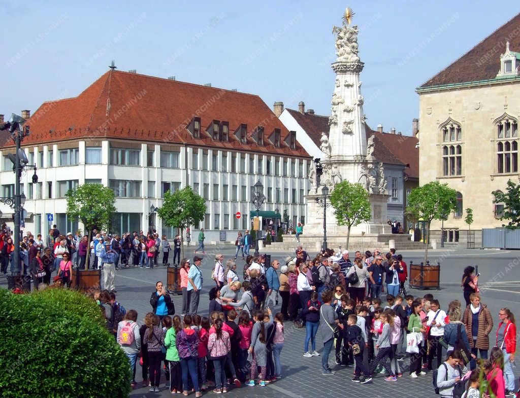 Városkép - Budapest - Turisták a budai Várban