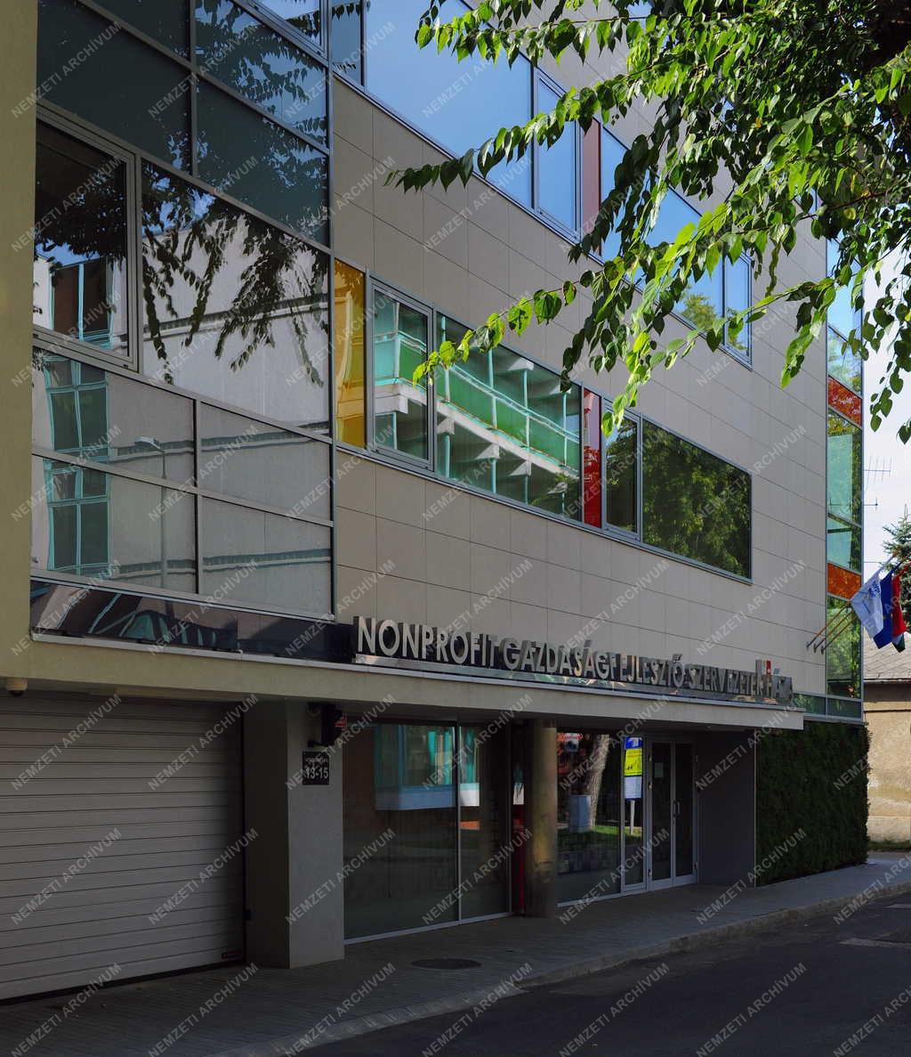 Épület - Debrecen - Megyei Kereskedelmi és Iparkamara épülete