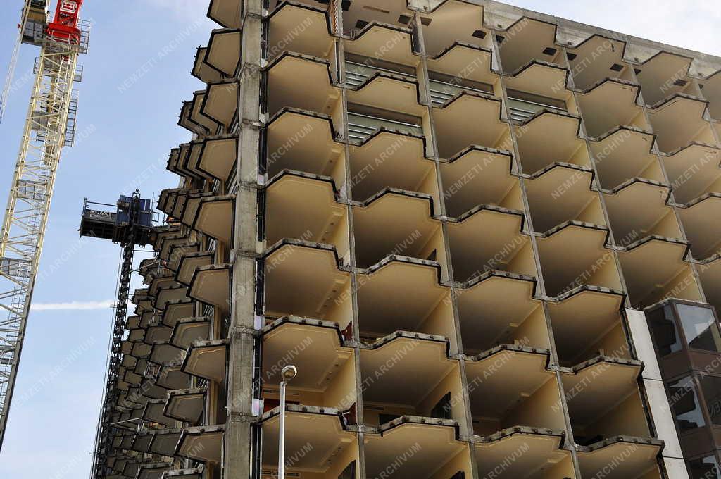 Idegenforgalom - Budapest - Átépítik a Sofitel Hotelt
