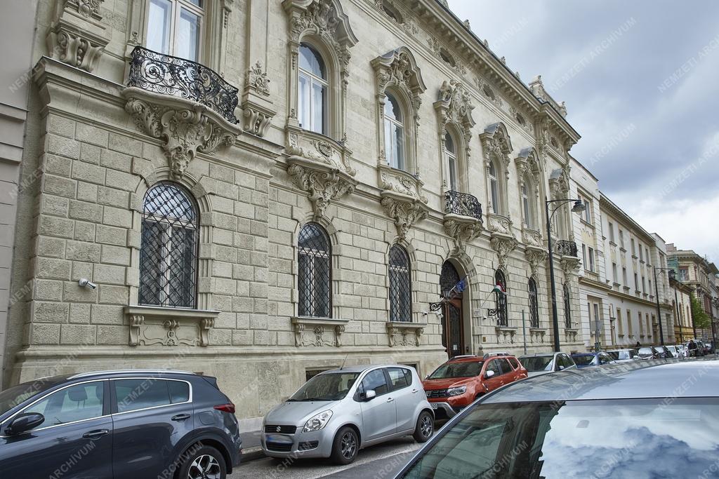 Oktatás - Budapest - Károli Gáspár Református Egyetem Rektori Hivatala