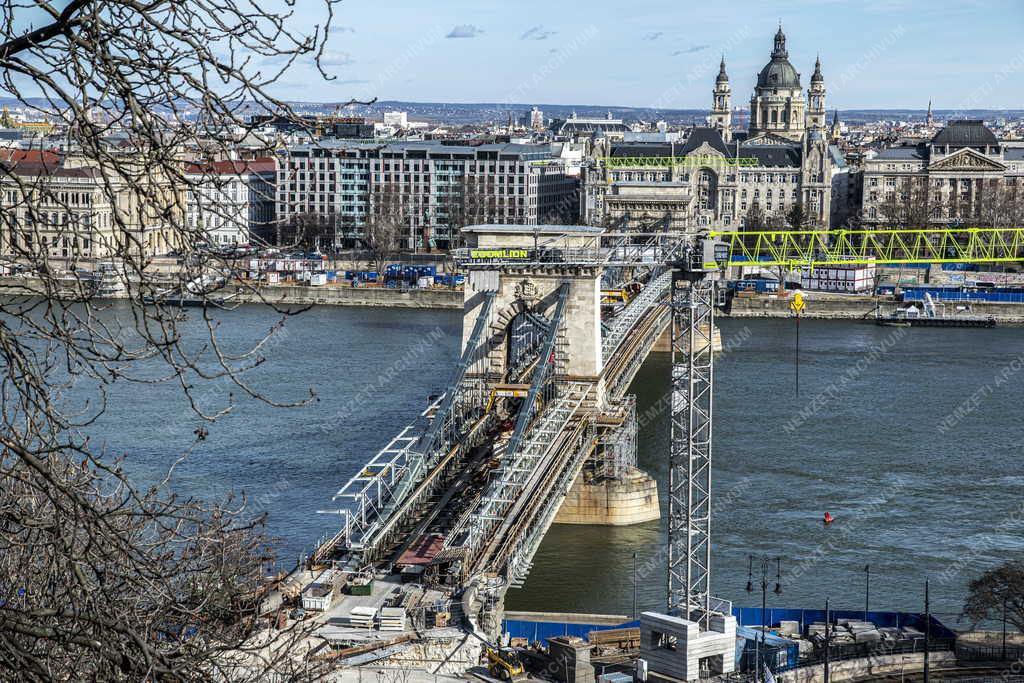 Közlekedés - Felújítás alatt a Széchenyi lánchíd