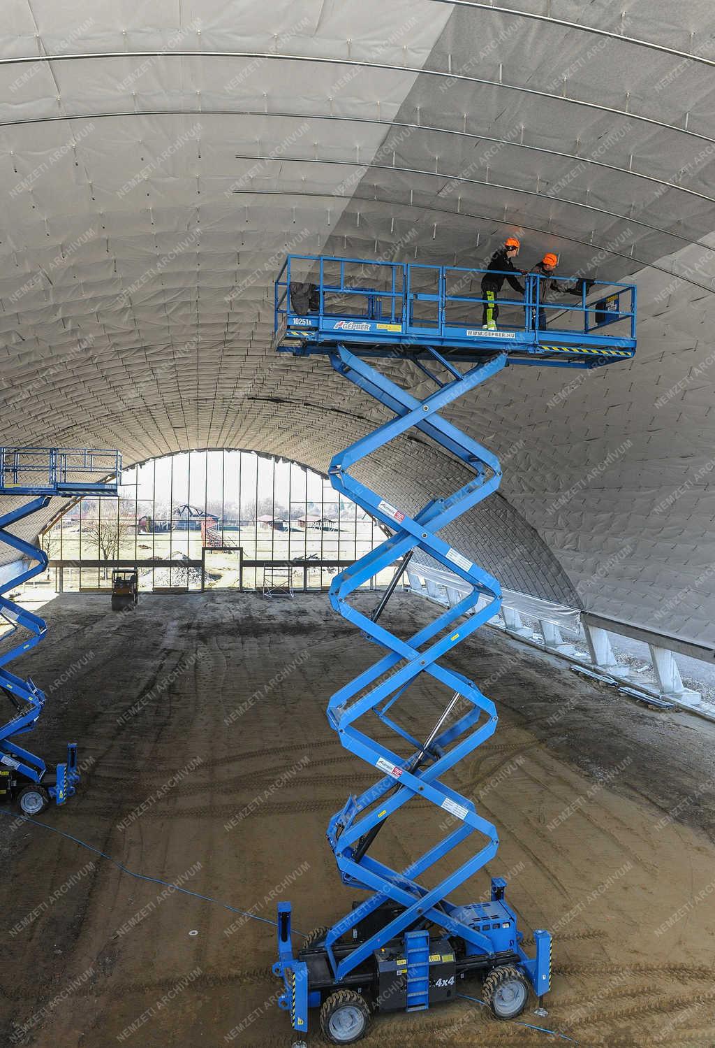 Építőipar - Debrecen - Teniszközpont épül 