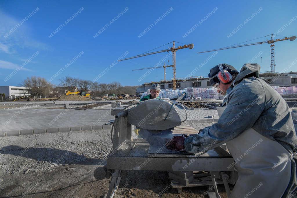 Építőipar - Debrecen - Nemzetközi Iskola épül