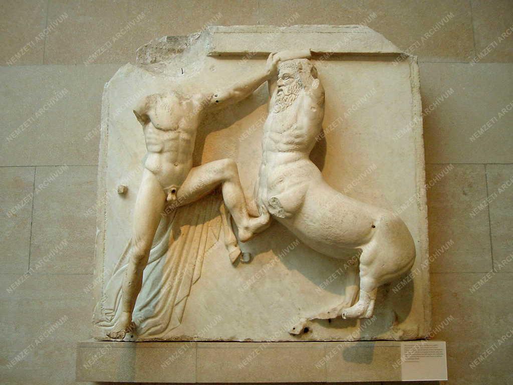 Nagy-Britannia - London - A British Múzeumban őrzött ógörög dombormű