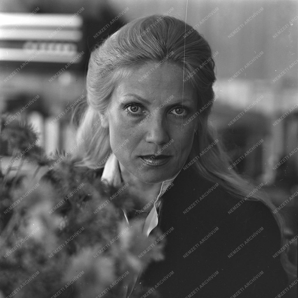 Kultúra - Adamis Anna dalszövegíró, költő